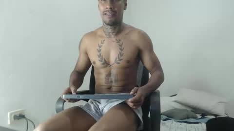 Snapshot of hunting_blondes chatting on March 20, 6:35 pm hunting_blondes online show from March 20, 6:35 pm