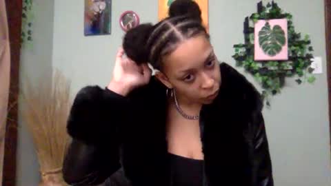 Snapshot of hunyybunz chatting on February 20, 3:56 am Goddess Hunyy online show from February 20, 3:56 am