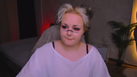 Hwasa online show from March 1, 8:22 pm