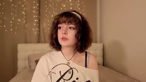 Snapshot of hyelorenson chatting on June 25, 7:07 pm Mona online show from June 25, 7:07 pm