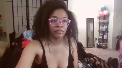  HysteriaHeels  online show from April 19, 1:27 am