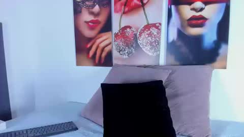 Snapshot of i_am_dolls chatting on September 9, 7:46 pm The Dolls online show from September 9, 7:46 pm