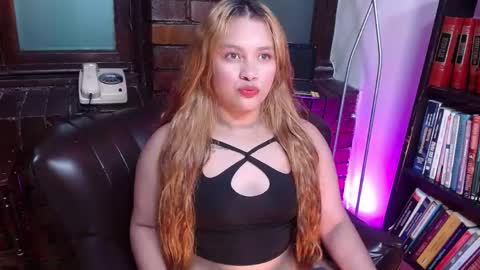 Snapshot of i_am_karoll chatting on June 4, 3:12 am karoll online show from June 4, 3:12 am