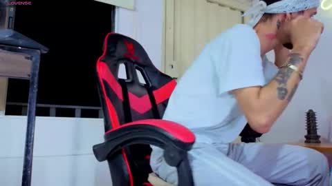 kelvis online show from March 2, 7:15 am