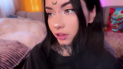 Snapshot of i_died_again chatting on November 15, 9:06 am Asya online show from November 15, 9:06 am