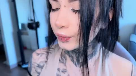Snapshot of i_died_again chatting on June 5, 9:04 am Asya online show from June 5, 9:04 am