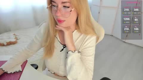 HiI am  EvaPVT is open  online show from September 11, 10:59 am