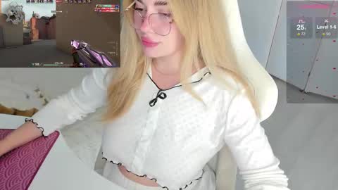 HiI am  EvaPVT is open  online show from October 10, 3:11 pm