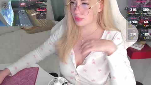 HiI am  EvaPVT is open  online show from January 10, 3:14 pm