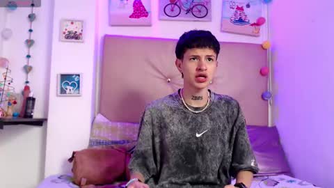 iam_lukas__ online show from December 20, 1:51 pm