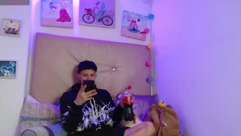 iam_lukas__ online show from December 23, 3:26 am