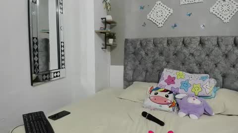 iam_mai online show from January 17, 1:36 am