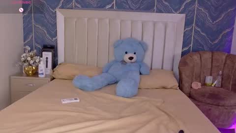 iam_nicolle online show from December 4, 12:47 pm