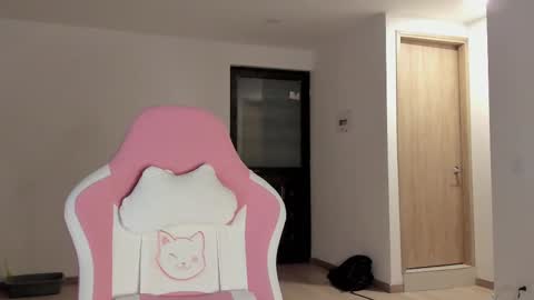 On instagram Imm  NikkiHelp me reach 100 likes online show from March 5, 9:27 am