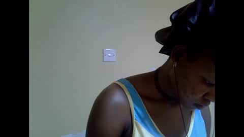 Snapshot of iam_nisa chatting on February 8, 9:45 am iam_nisa online show from February 8, 9:45 am
