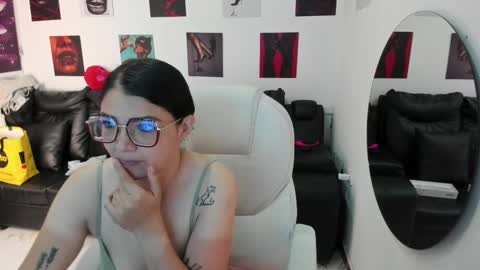 Snapshot of iam_sammy_01 chatting on September 17, 12:18 pm Sammy online show from September 17, 12:18 pm