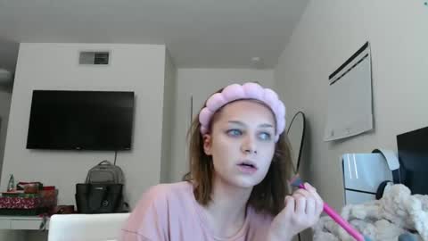 Snapshot of iamalexialove chatting on December 4, 11:02 pm Lexi Love online show from December 4, 11:02 pm