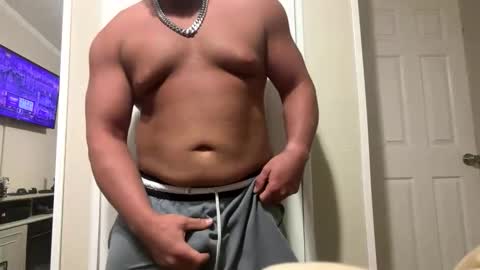 Snapshot of iamb010894 chatting on June 6, 8:19 am iAm BThick1894 online show from June 6, 8:19 am