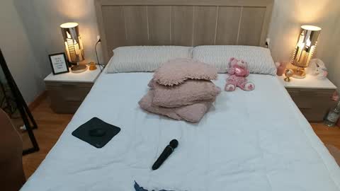 Snapshot of iamcrystal2 chatting on December 11, 7:03 pm Crystal online show from December 11, 7:03 pm