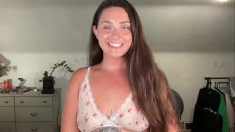 Snapshot of iamcrystalann chatting on June 22, 3:19 am Crystal online show from June 22, 3:19 am