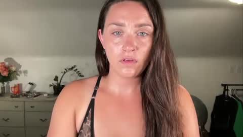 Snapshot of iamcrystalann chatting on June 25, 5:12 am Crystal online show from June 25, 5:12 am