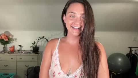 Snapshot of iamcrystalann chatting on July 8, 3:11 am Crystal online show from July 8, 3:11 am