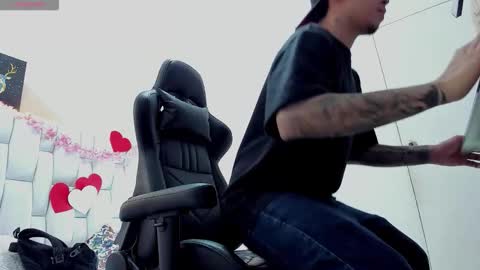 Snapshot of iamdaiker chatting on February 18, 3:13 am Daiker online show from February 18, 3:13 am