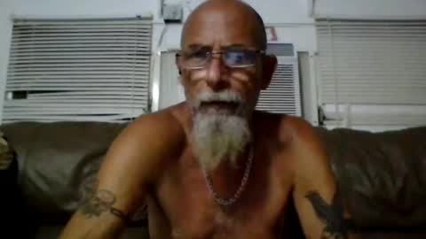 Snapshot of iamgoat_69 chatting on July 20, 7:44 am Goat Lulu Elektra online show from July 20, 7:44 am