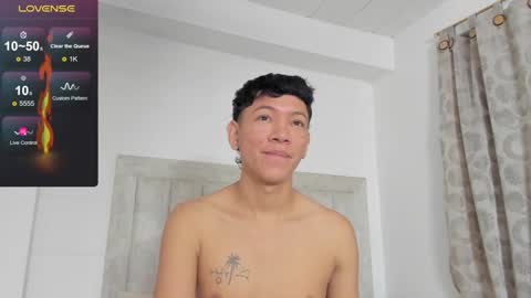Snapshot of iamjulian_ chatting on December 14, 10:56 am Juliiiiian online show from December 14, 10:56 am