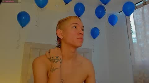 Snapshot of iamjulian_ chatting on October 16, 7:26 pm Juliiiiian online show from October 16, 7:26 pm