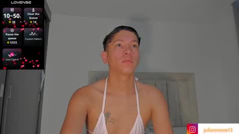 Snapshot of iamjulian_ chatting on May 6, 11:37 am Juliiiiian online show from May 6, 11:37 am