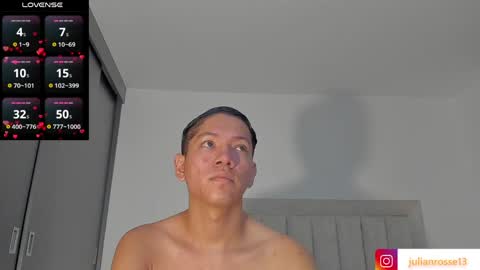 Snapshot of iamjulian_ chatting on May 17, 11:50 am Juliiiiian online show from May 17, 11:50 am