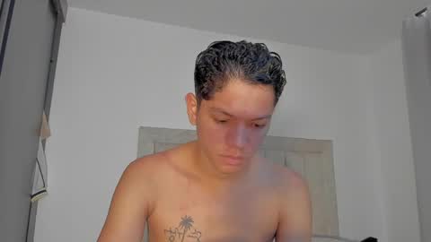 Snapshot of iamjulian_ chatting on May 23, 11:47 am Juliiiiian online show from May 23, 11:47 am