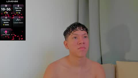 Snapshot of iamjulian_ chatting on May 30, 1:46 am Juliiiiian online show from May 30, 1:46 am