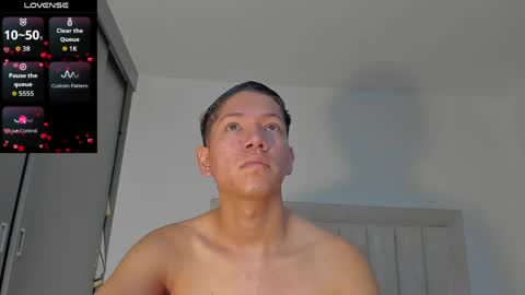 Snapshot of iamjulian_ chatting on June 3, 11:02 am Juliiiiian online show from June 3, 11:02 am