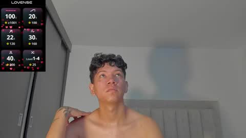 Snapshot of iamjulian_ chatting on June 9, 11:11 am Juliiiiian online show from June 9, 11:11 am