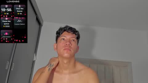 Snapshot of iamjulian_ chatting on June 10, 11:09 am Juliiiiian online show from June 10, 11:09 am
