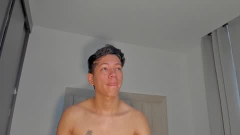 Snapshot of iamjulian_ chatting on June 12, 11:09 am Juliiiiian online show from June 12, 11:09 am
