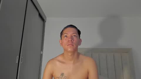 Snapshot of iamjulian_ chatting on June 17, 11:12 am Juliiiiian online show from June 17, 11:12 am