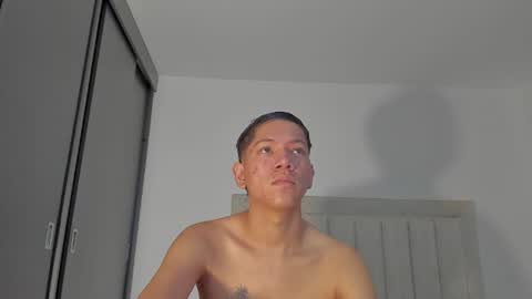 Snapshot of iamjulian_ chatting on June 20, 11:13 am Juliiiiian online show from June 20, 11:13 am