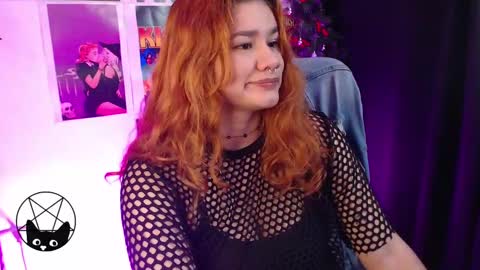 Snapshot of iammari_ chatting on January 6, 2:58 am Mari online show from January 6, 2:58 am