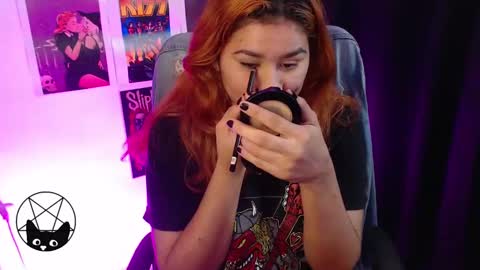 Snapshot of iammari_ chatting on January 9, 12:03 am Mari online show from January 9, 12:03 am
