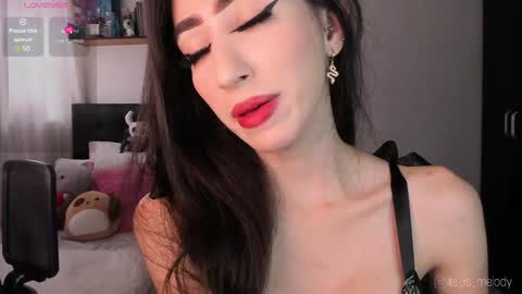 Mel  online show from February 5, 5:20 pm