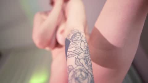 Snapshot of iamninamint chatting on December 21, 9:15 pm Nina  online show from December 21, 9:15 pm