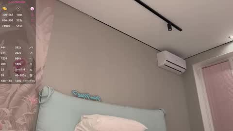 Snapshot of iamninamint chatting on October 19, 7:25 pm Nina  online show from October 19, 7:25 pm