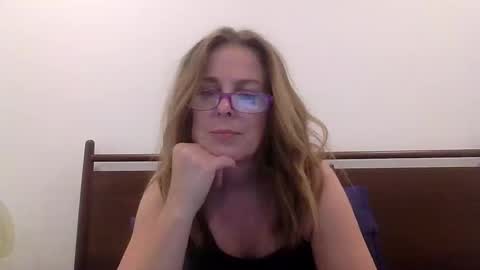 iampoppyy online show from October 11, 2:22 am