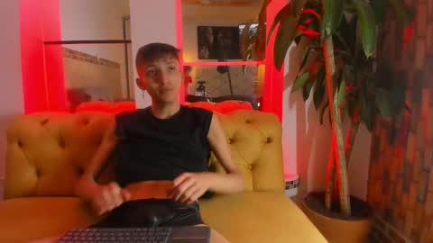 Snapshot of iamthiagox chatting on January 7, 3:35 am Thiago online show from January 7, 3:35 am