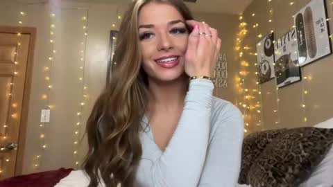 Snapshot of iamveronicaa chatting on June 22, 9:23 pm Veronica online show from June 22, 9:23 pm