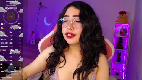 Snapshot of iamveroo chatting on December 11, 3:24 am Veronica NDEPENT MODEL online show from December 11, 3:24 am