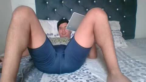 Snapshot of ian_andres_ chatting on May 7, 8:25 pm Ian-Andres online show from May 7, 8:25 pm